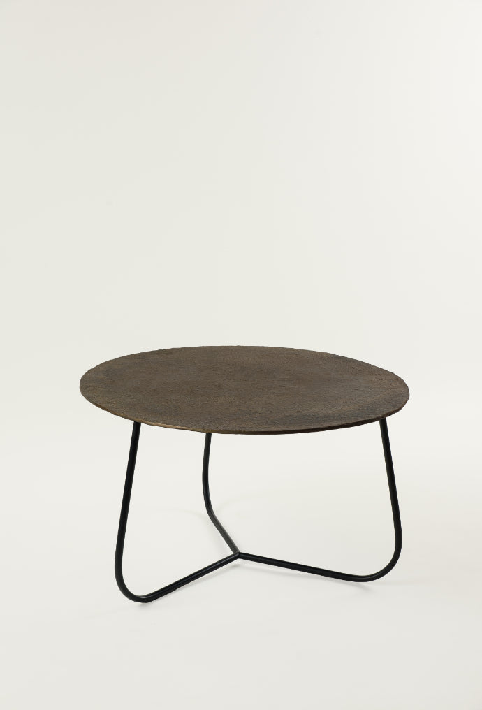 Round rustic metal coffee table with dark textured top and black hairpin legs – handcrafted industrial-style design by Troika Life.