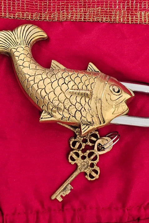 Another angle of the brass fish lock with both keys shown. Excellent for traditional décor or as a collectible.